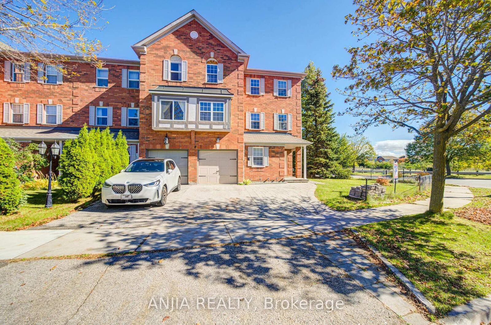 Property Photo:  7 Hawtin Lane  ON L4G 7L4 
