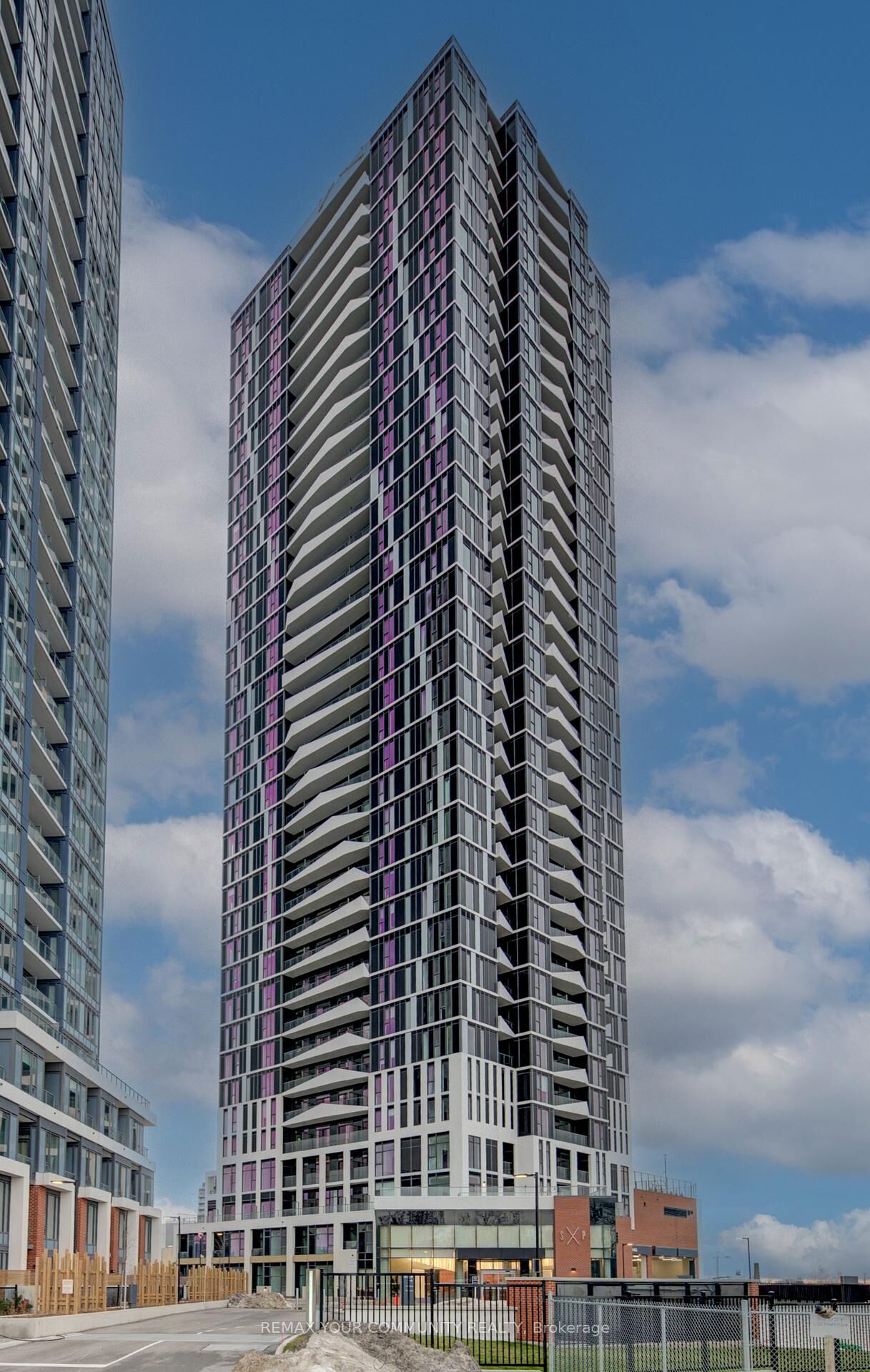 Property Photo:  25 Wellington Street 3404  ON N2G 0G5 