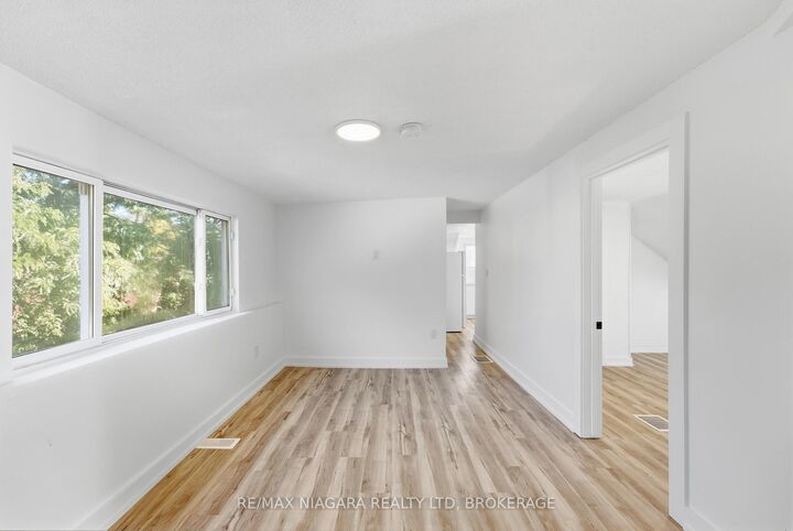 Property Photo:  34 Haig Street Upper  ON L2R 6K8 