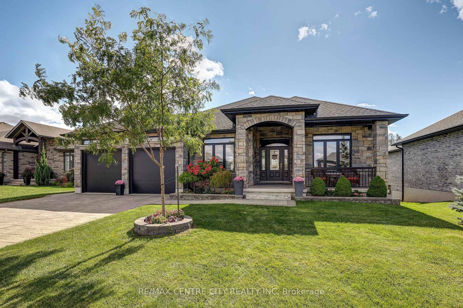 Property Photo:  151 Robin Ridge Drive  ON N0L 1B0 