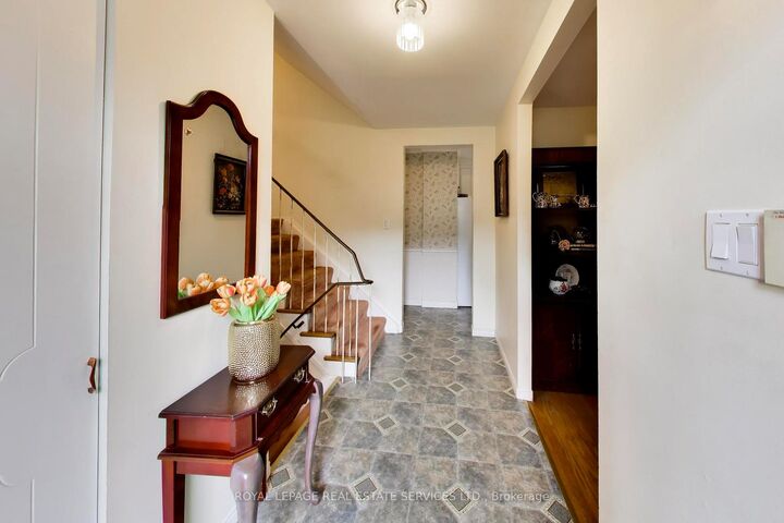 Property Photo:  24 Elmvale Crescent  ON M9V 2B9 