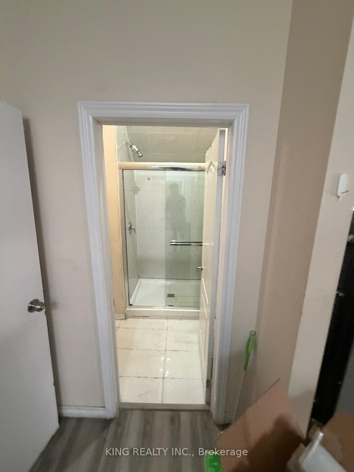 Property Photo:  544 Dundas Street E Upper  ON N6B 1W8 