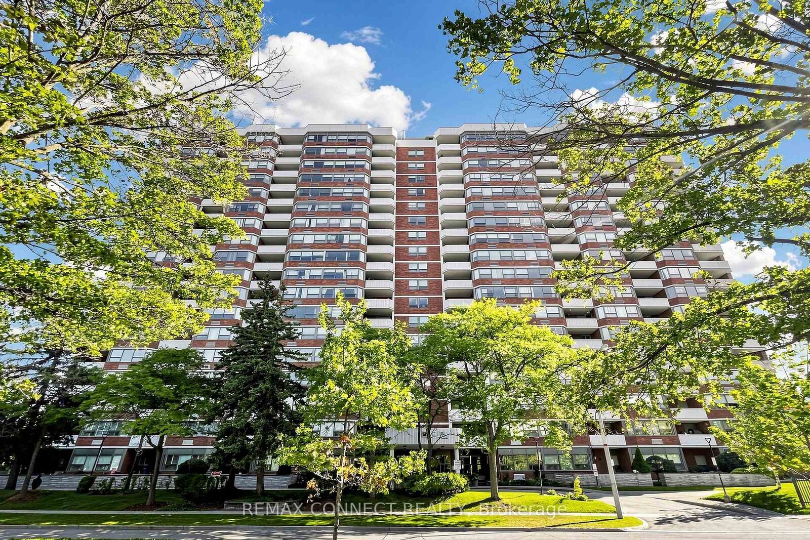 Property Photo:  121 Ling Road 1614  ON M1E 4Y2 