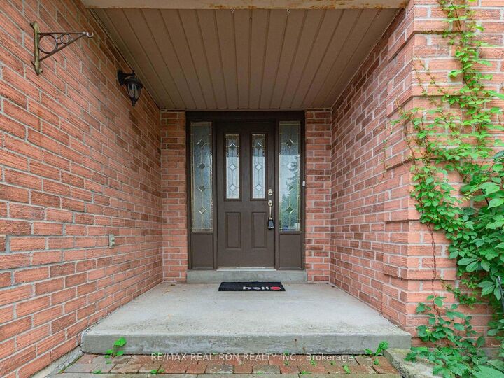 Property Photo:  328 Salisbury Lane  ON L3Y 8A6 