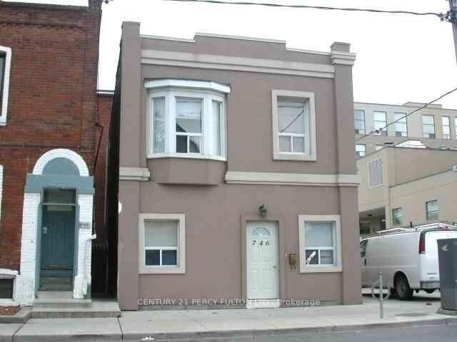 Property Photo:  746 Lansdowne Avenue Bsmt  ON M6H 3Y8 