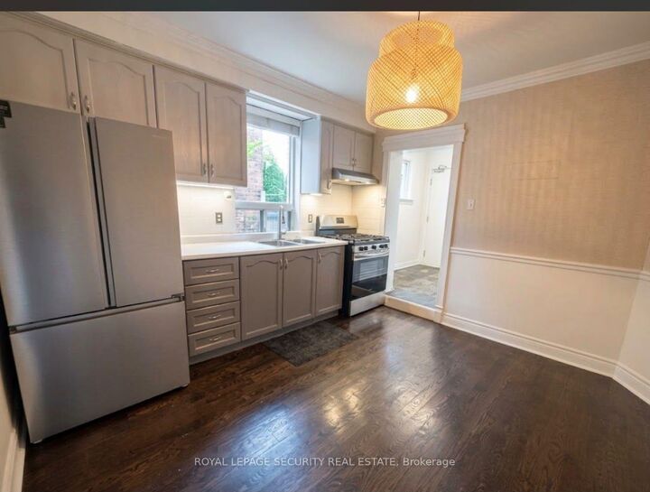 Property Photo:  380 Crawford Street Main Floor  ON M6J 2V9 