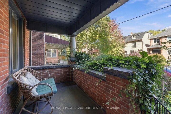 Property Photo:  350 Delaware Avenue  ON M6H 2T8 