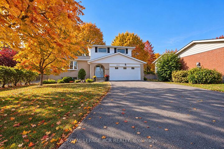 Property Photo:  137 White Pine Crescent  ON N2V 1B3 