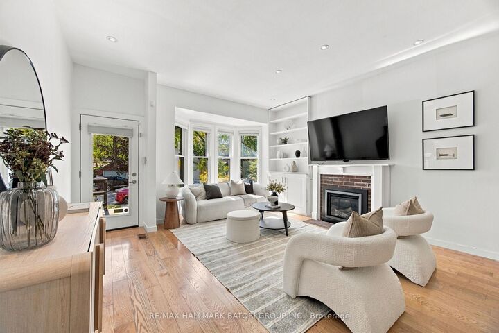 Property Photo:  128 Wells Street  ON M5R 1P4 