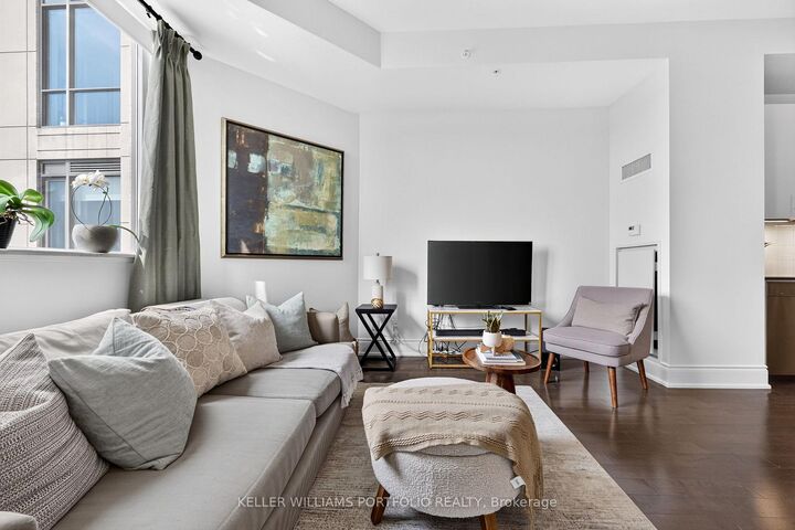 Property Photo:  23 Glebe Road W 802  ON M5P 0A1 