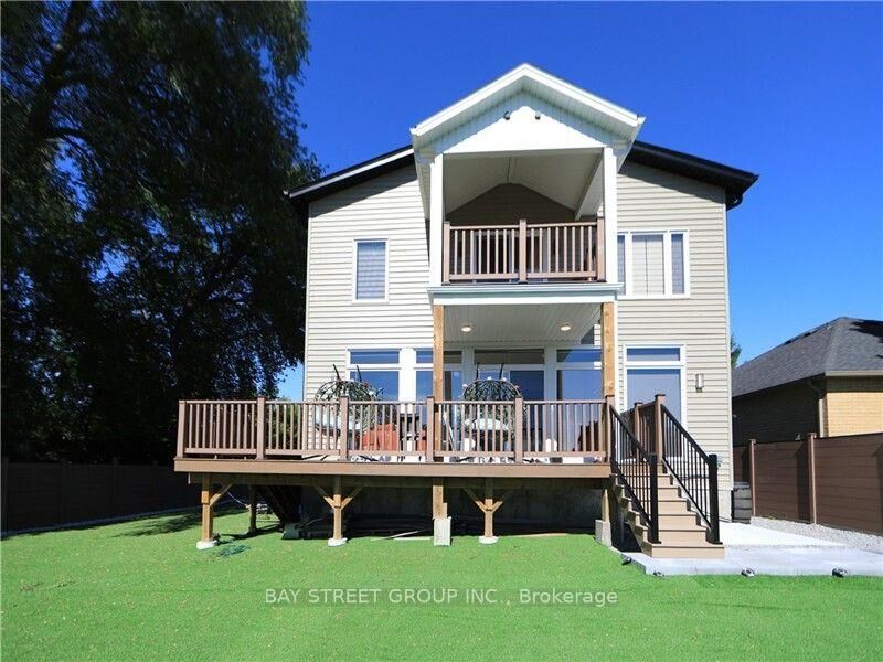 Property Photo:  526 Lake Dr S Drive  ON L4P 1S2 