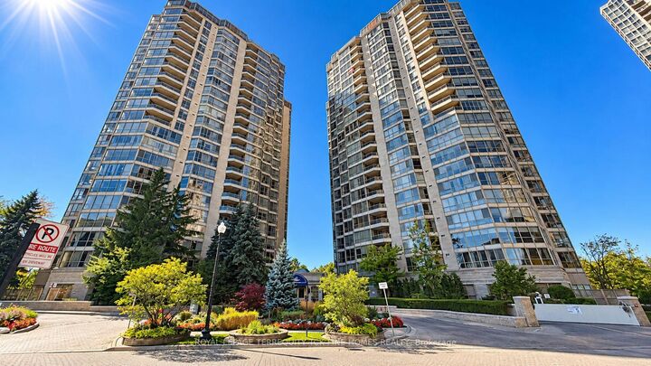 Property Photo:  55 Kingsbridge Garden Circle 210  ON L5R 1Y1 