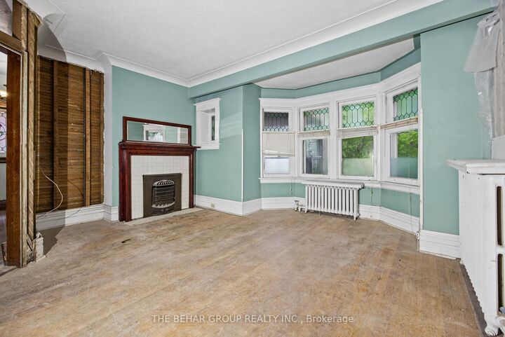 Property Photo:  319 Indian Road  ON M6R 2X9 