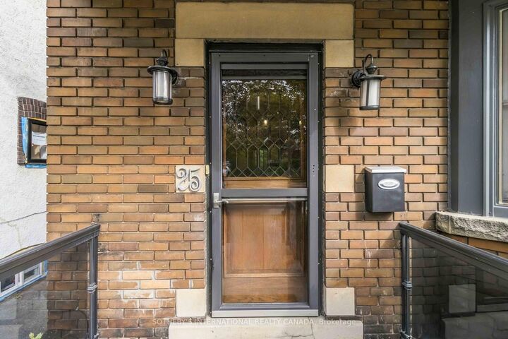 Property Photo:  25 Cortland Avenue  ON M4R 1T7 