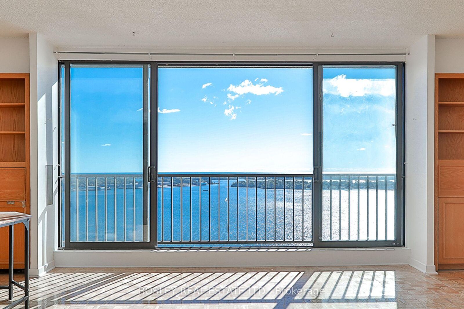 Property Photo:  33 Harbour Square 2825  ON M5J 2Z6 