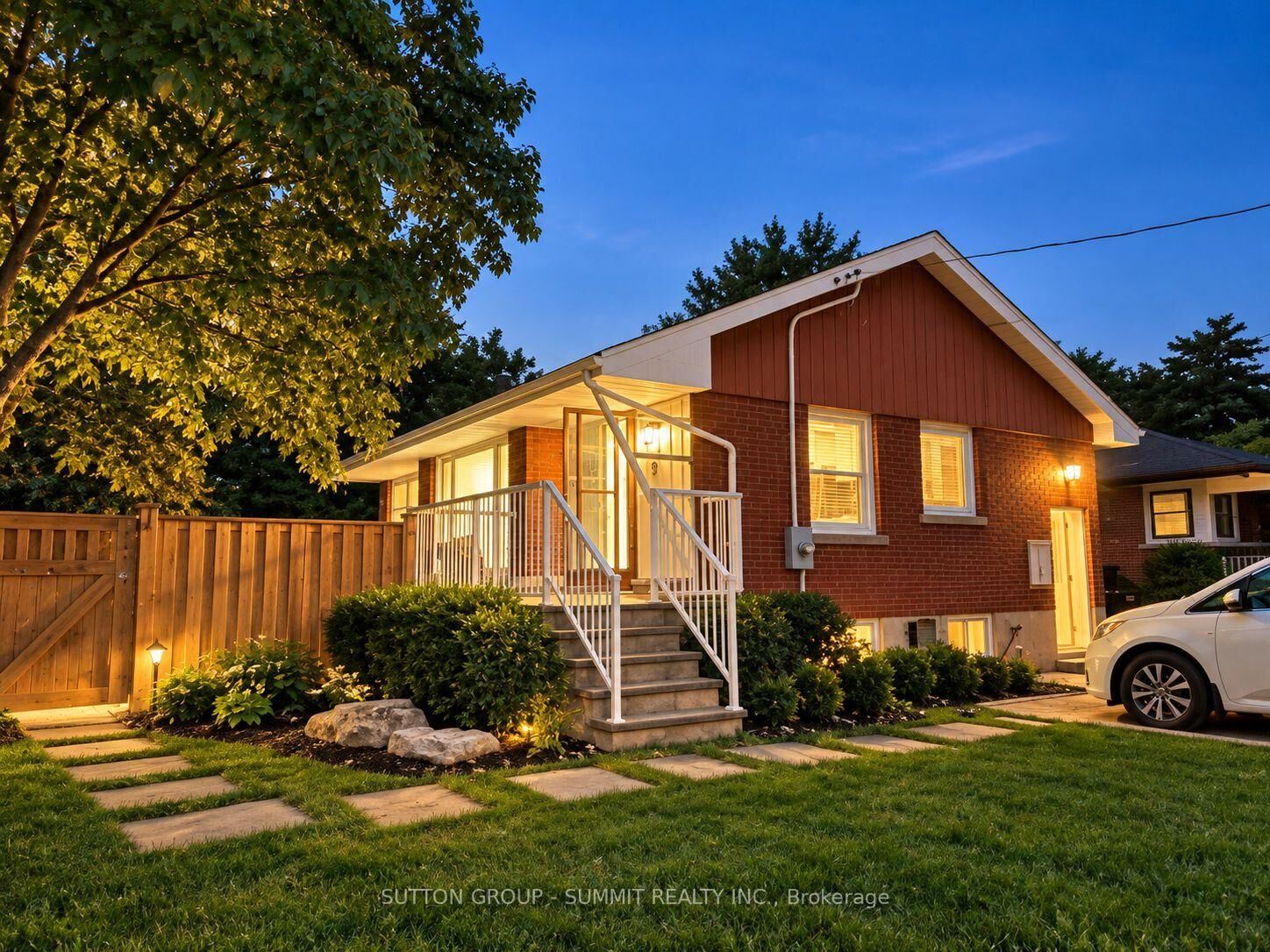 Property Photo:  9 Grenadier Drive  ON L8T 4C7 