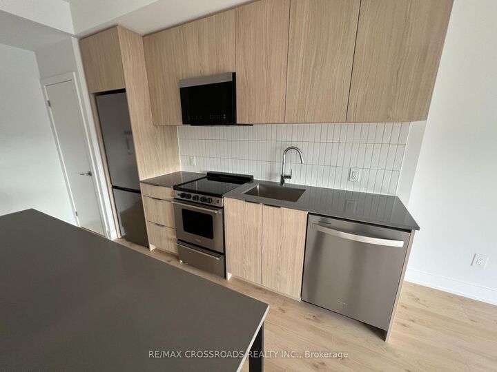Property Photo:  3088 William Cutmore Boulevard 618  ON L6H 8A4 