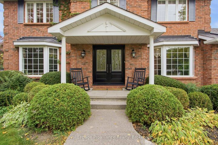 Property Photo:  27 Hastings Park Drive  ON K8P 5G4 
