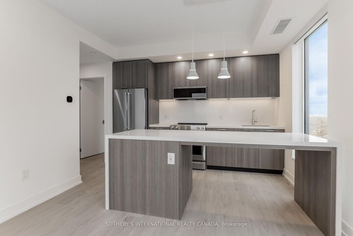 Property Photo:  29 York Garden Way 2209  ON M6A 2V1 