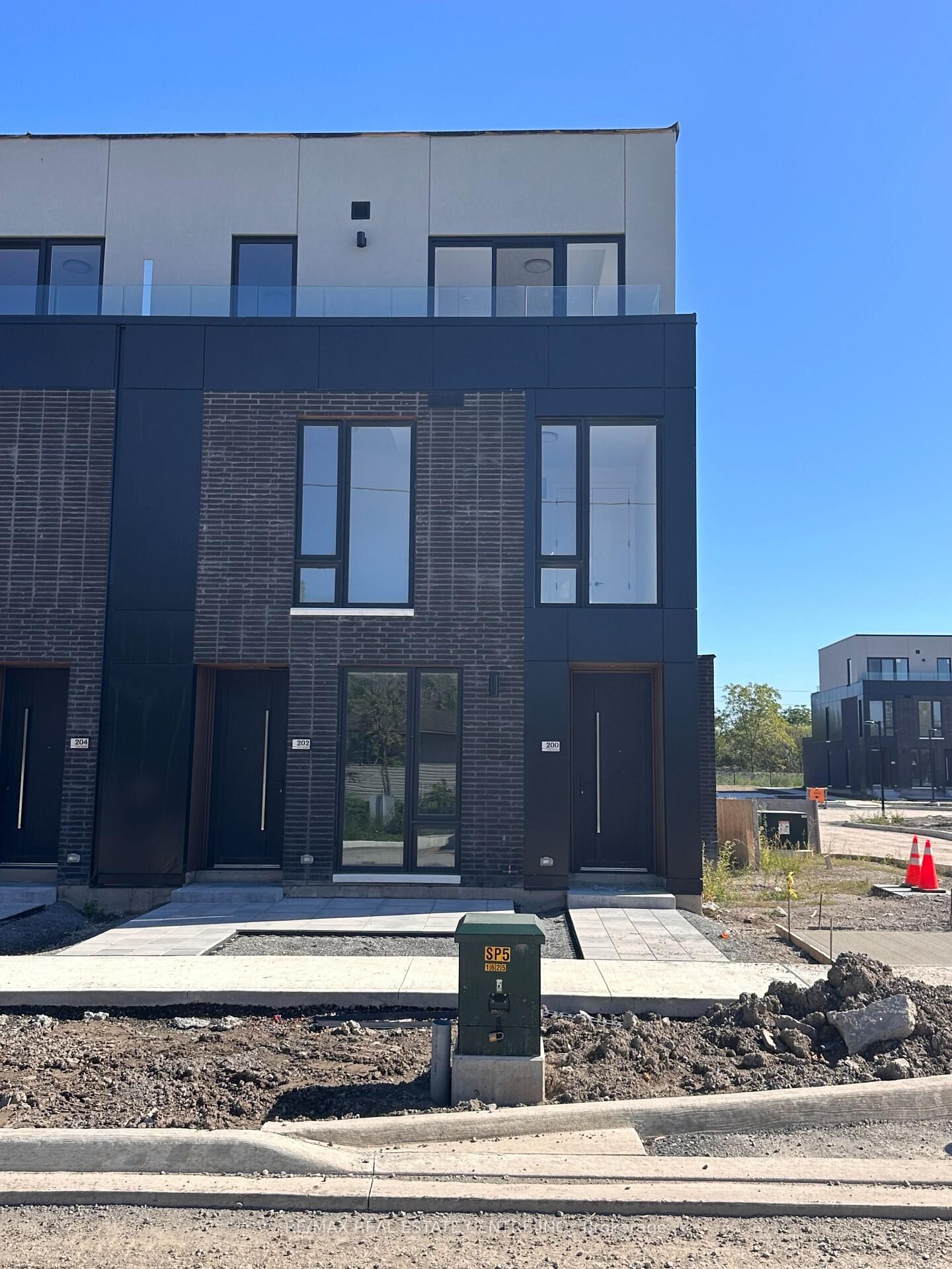 Property Photo: 200 Ellis Avenue ON L2P 0H2