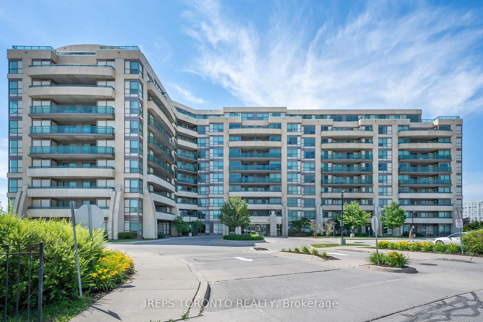 Property Photo:  75 Norman Bethune Avenue 209  ON L4B 0B6 