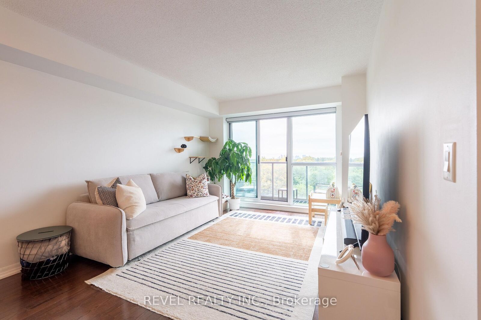 Property Photo:  1403 Royal York Road 603  ON M9P 0A1 