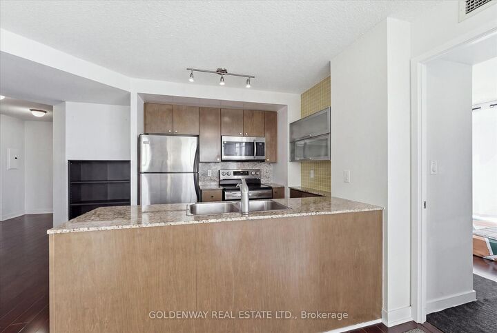 Property Photo:  11 Brunel Court 5015  ON M5V 3Y3 