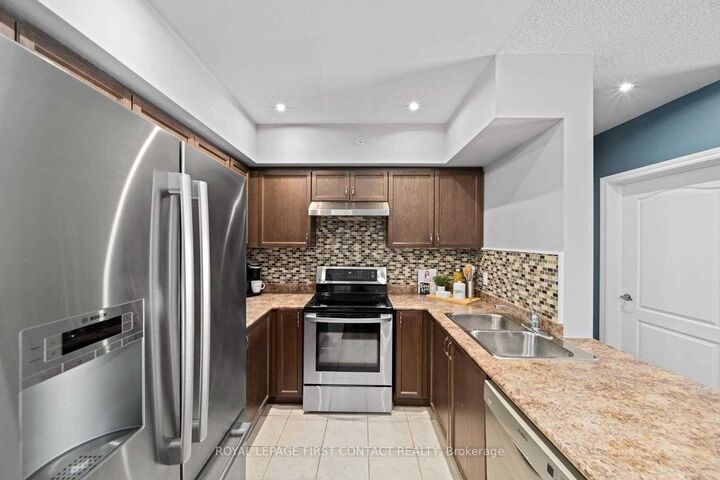 Property Photo:  39 Ferndale Drive S 410  ON L4N 5T5 