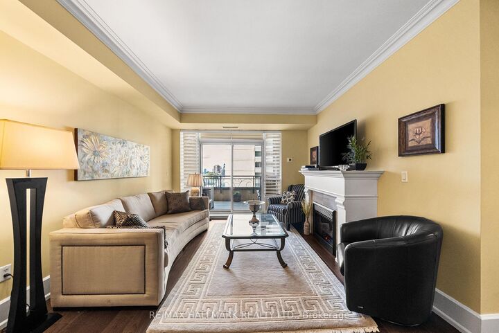 Property Photo: 662 Sheppard Avenue E 807C ON M2K 3E6