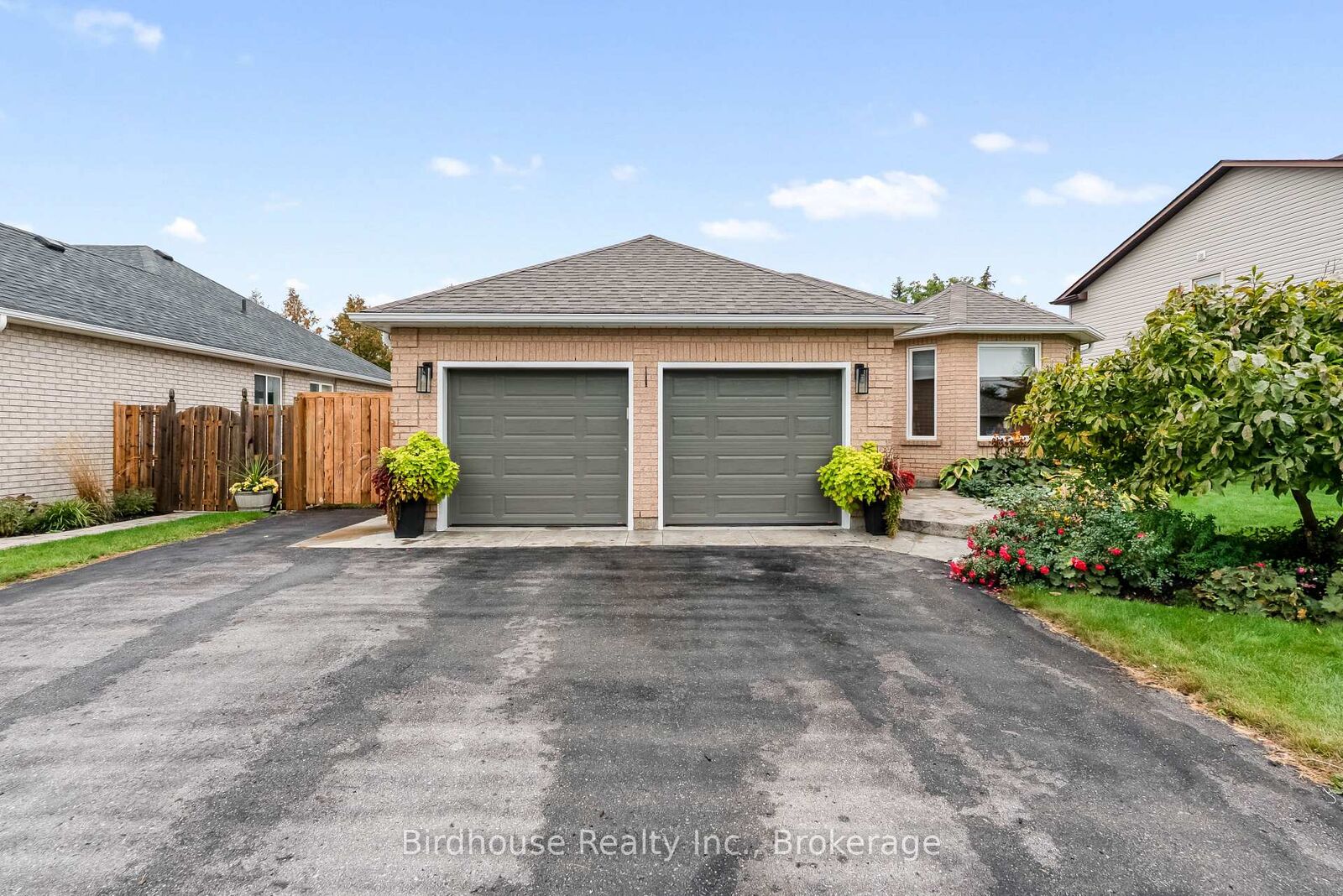 Property Photo:  25 Kirkconnell Road  ON K9V 6E7 