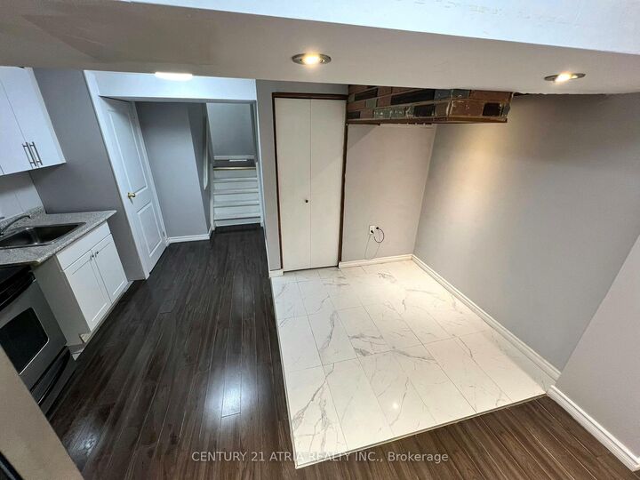 Property Photo:  39 Frankton Crescent Lower  ON M3J 1C2 