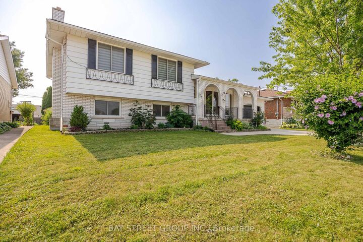 Property Photo:  29 West Street N Upper  ON L2V 2S1 