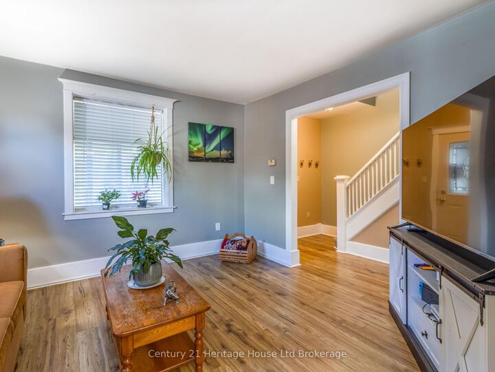 Property Photo:  535 Richileau Avenue S  ON N4W 1Z2 