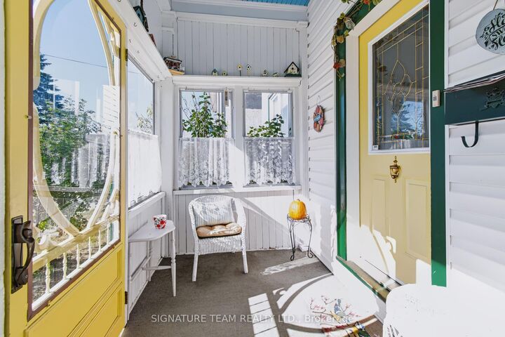 Property Photo:  43 Bank Street S  ON K7V 2E5 