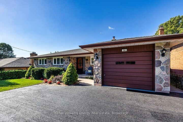 Property Photo:  94 Grandview Street S  ON L1H 7C4 