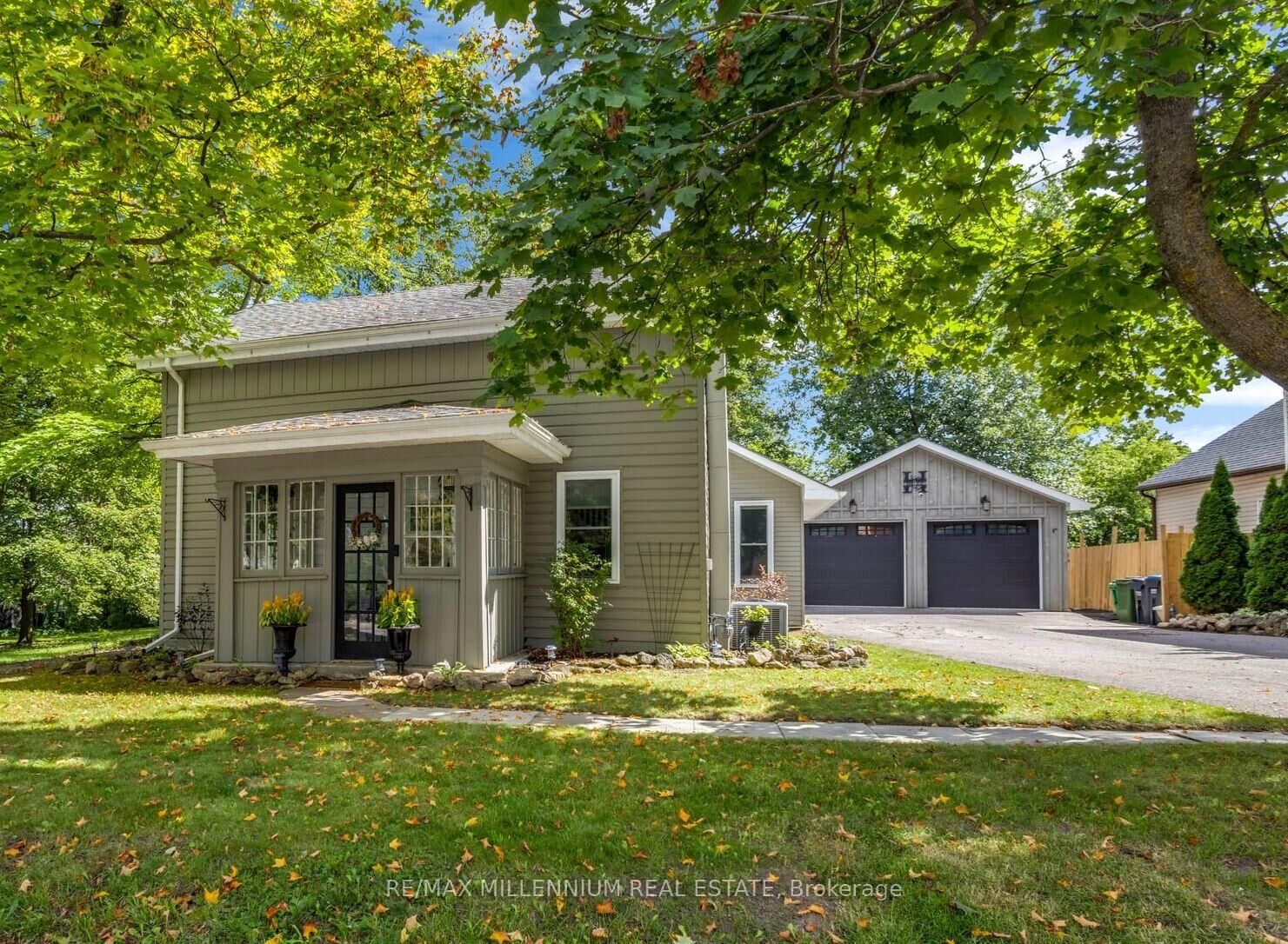 Property Photo:  1537 Queen Street E  ON L7K 0C2 