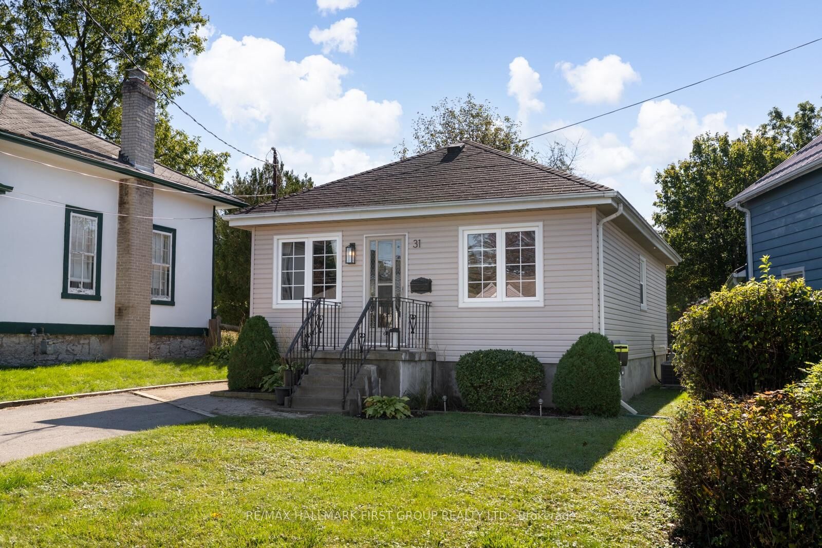 Property Photo:  31 Harcourt Street  ON L1A 1M3 