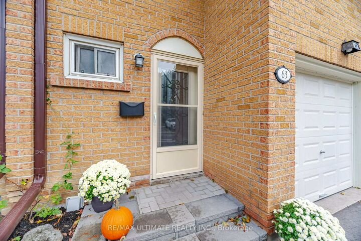 Property Photo:  2120 Rathburn Road E 63  ON L4W 2S8 