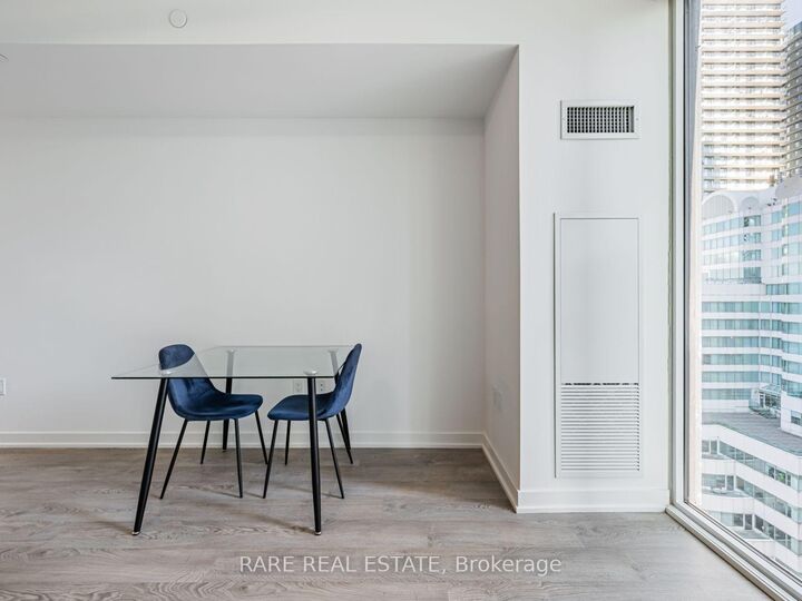 Property Photo:  357 King Street W 3006  ON M5V 1K1 