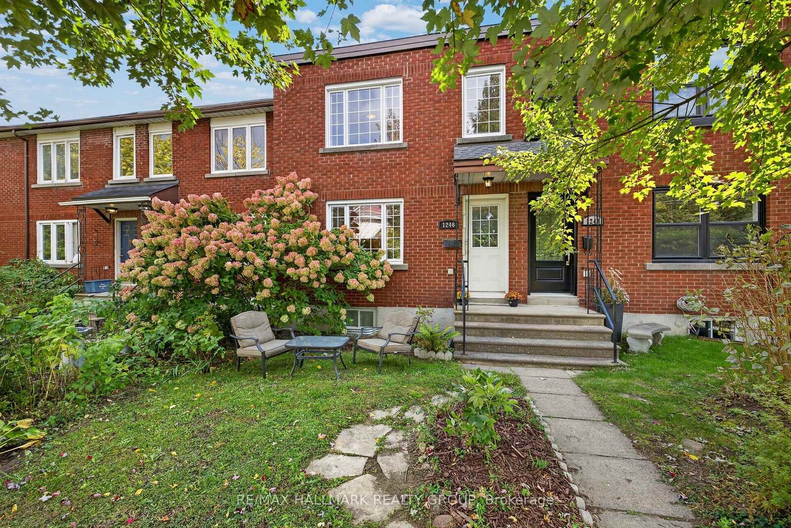 Property Photo:  1246 Summerville Avenue  ON K1Z 8G5 
