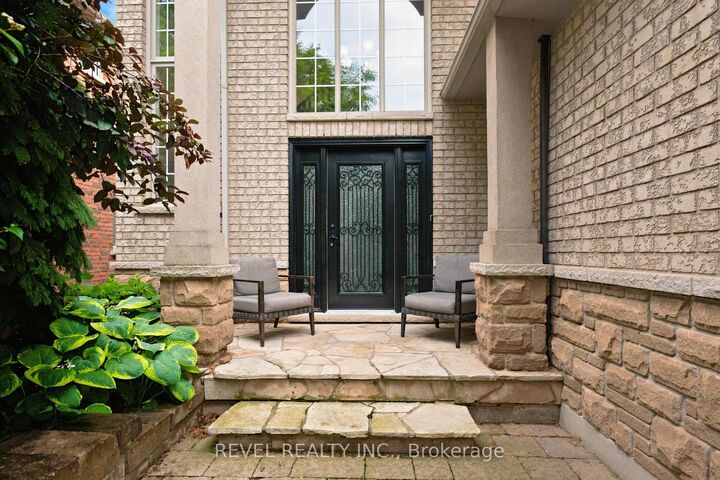 Property Photo:  207 Valridge Drive  ON L9G 4Y4 
