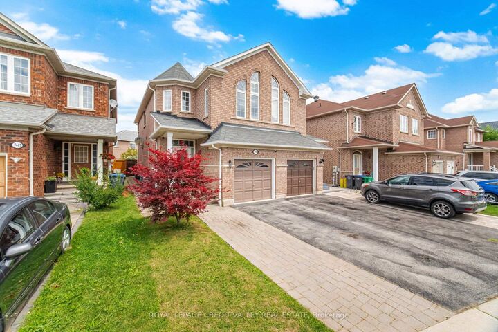Property Photo:  7443 Russian Olive Close  ON L5N 8N7 