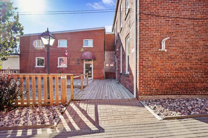 Property Photo:  19 King Street W 202  ON K9A 2M1 