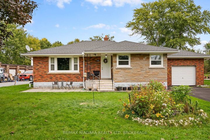 Property Photo:  256 Kingsway Street  ON L3B 3N9 