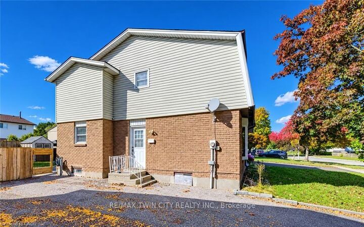 Property Photo:  136 Sekura Crescent  ON N1R 7E9 