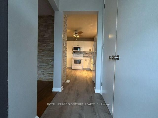 Property Photo:  2551 Padstow Crescent Upper  ON L5J 2G2 