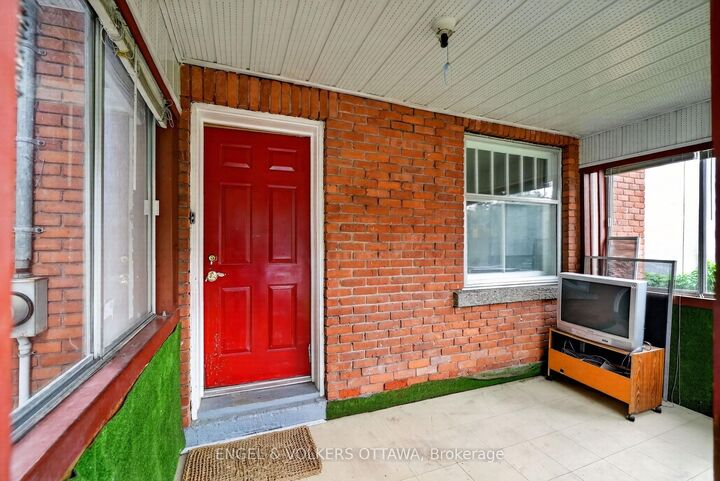 Property Photo:  9 Geneva Street  ON K1Y 3N5 