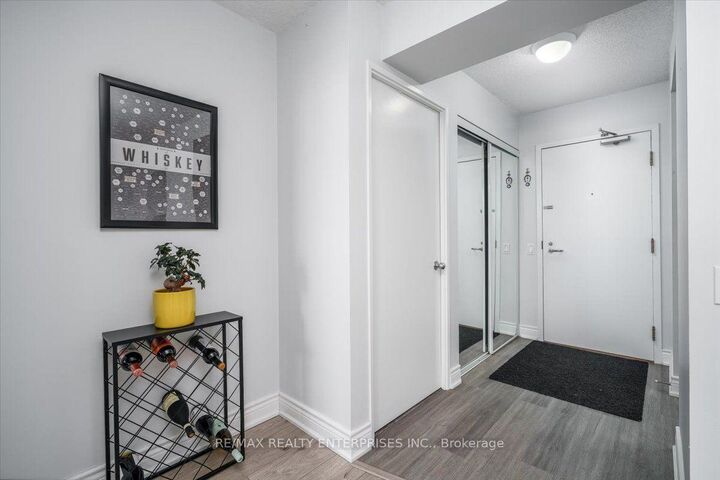 Property Photo:  21 Overlea Boulevard NE 506  ON M4H 1P2 
