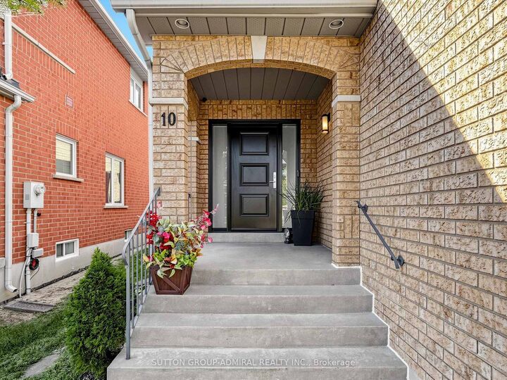 Property Photo:  10 Silver Oaks Boulevard  ON L4H 1X5 