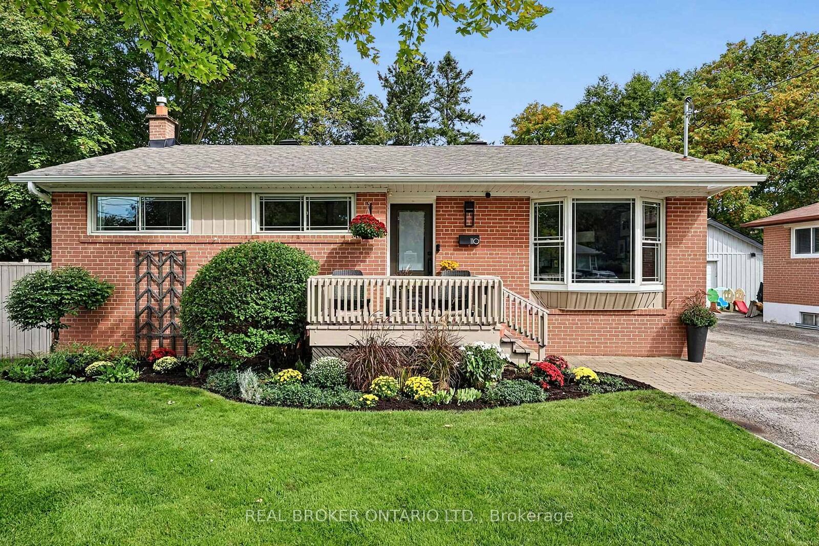 Property Photo:  110 Murray Drive  ON L4G 2C5 